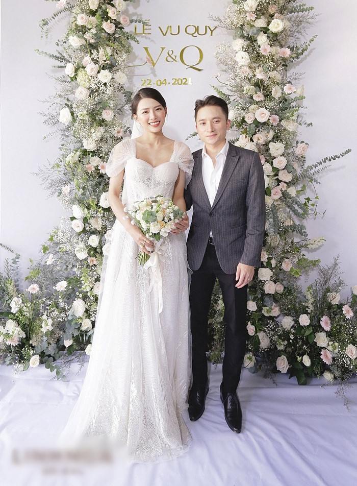 Gần 2 năm ngày cưới, Phan Mạnh Quỳnh và bà xã Khánh Vy mới đăng ký kết hôn vào đúng ngày 8/3