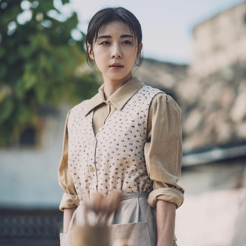 Bà Geum Soo thời trẻ do Ha Ji Won thủ vai