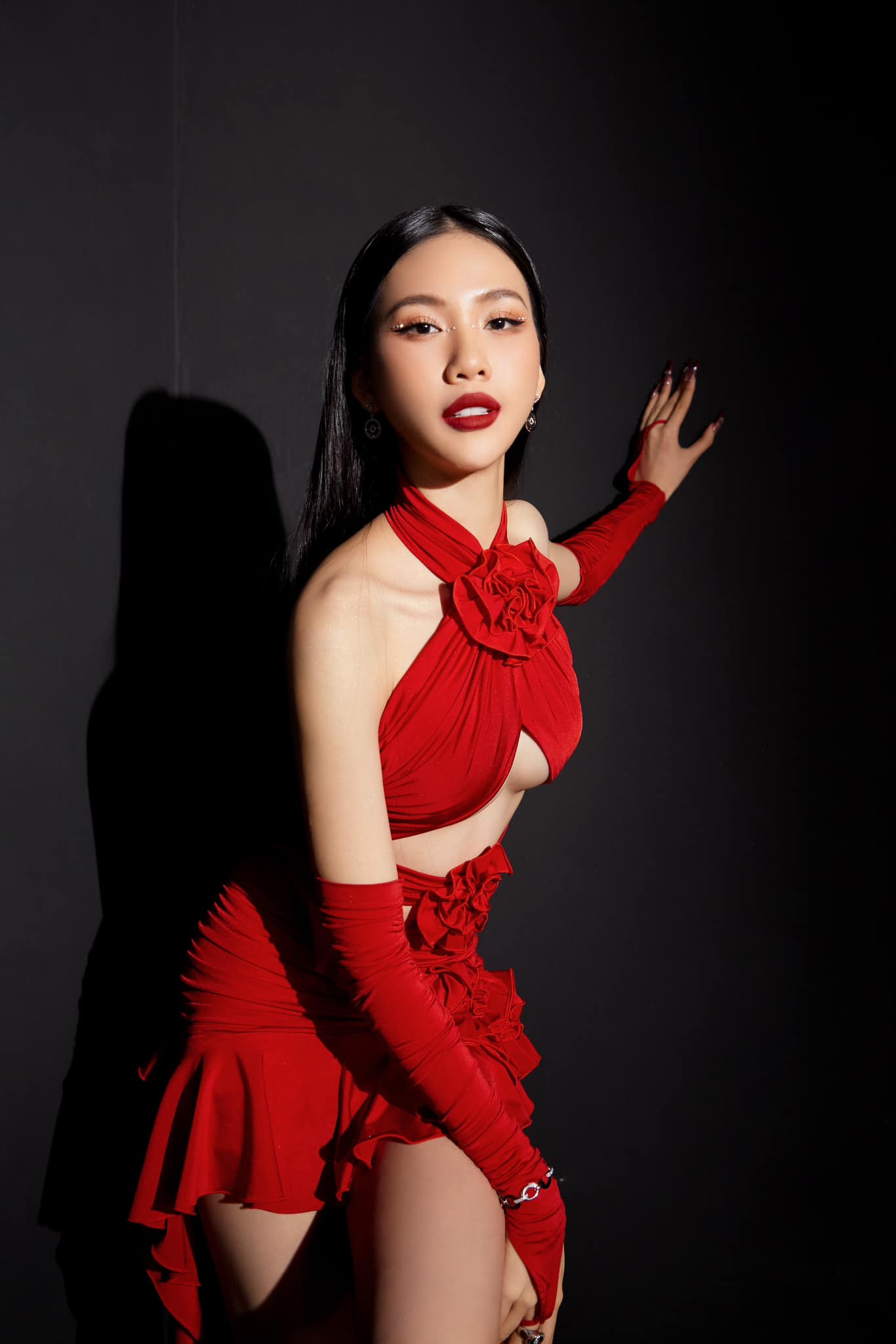 Bùi Quỳnh Hoa đang tập trung cho các thí sinh Miss International Queen Vietnam 2023.