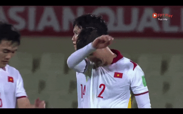 Clip nhiều cầu thủ Việt Nam bật khóc sau trận thua đáng tiếc trước Trung Quốc