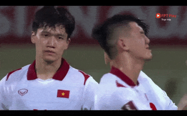 Chứng kiến cầu thủ Việt Nam bật khóc sau trận thua, báo Trung Quốc mỉa mai: Ổ, cảnh tượng thật hiếm gặp